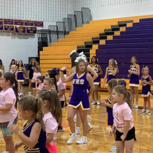 Junior-Varsity-cheerleader-Sheridan-Johnson-teaches-the-spirit-wave-to-her-little-Pup-Squad-camper.